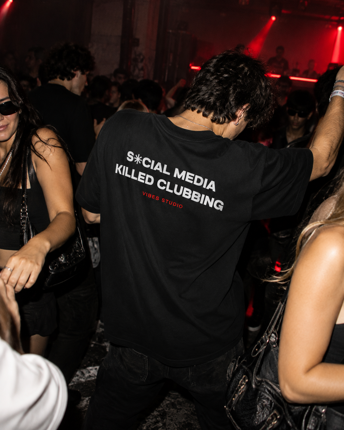 Social Media Killed Clubbing | T-Shirt